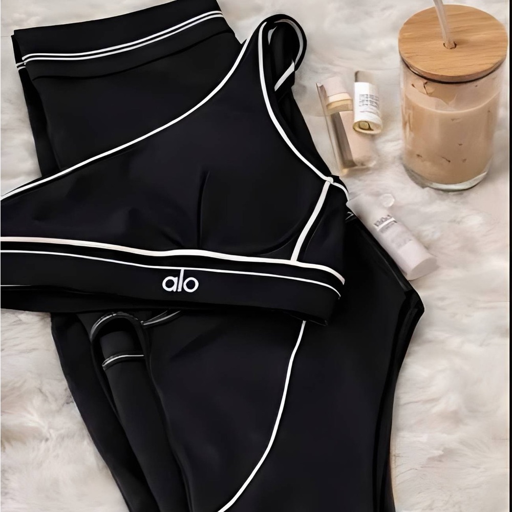 [NEVER WORN] Alo Women’s Black Contrast-Trim Sports Set - Picture 5 of 5